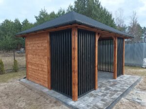 Altana w kolorze brązu i czerni